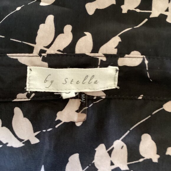 By Stella Black Bird Print Ruffle Blouse Size Small Unique Black & White - Picture 2 of 8